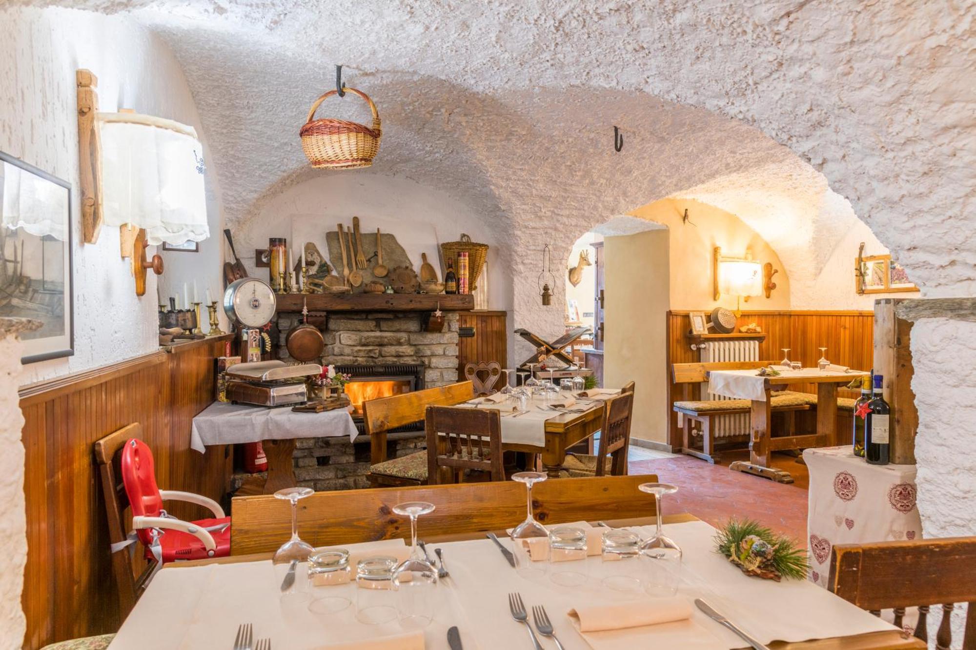 La Placette - Albergo Diffuso E Trattoria Usseaux Buitenkant foto