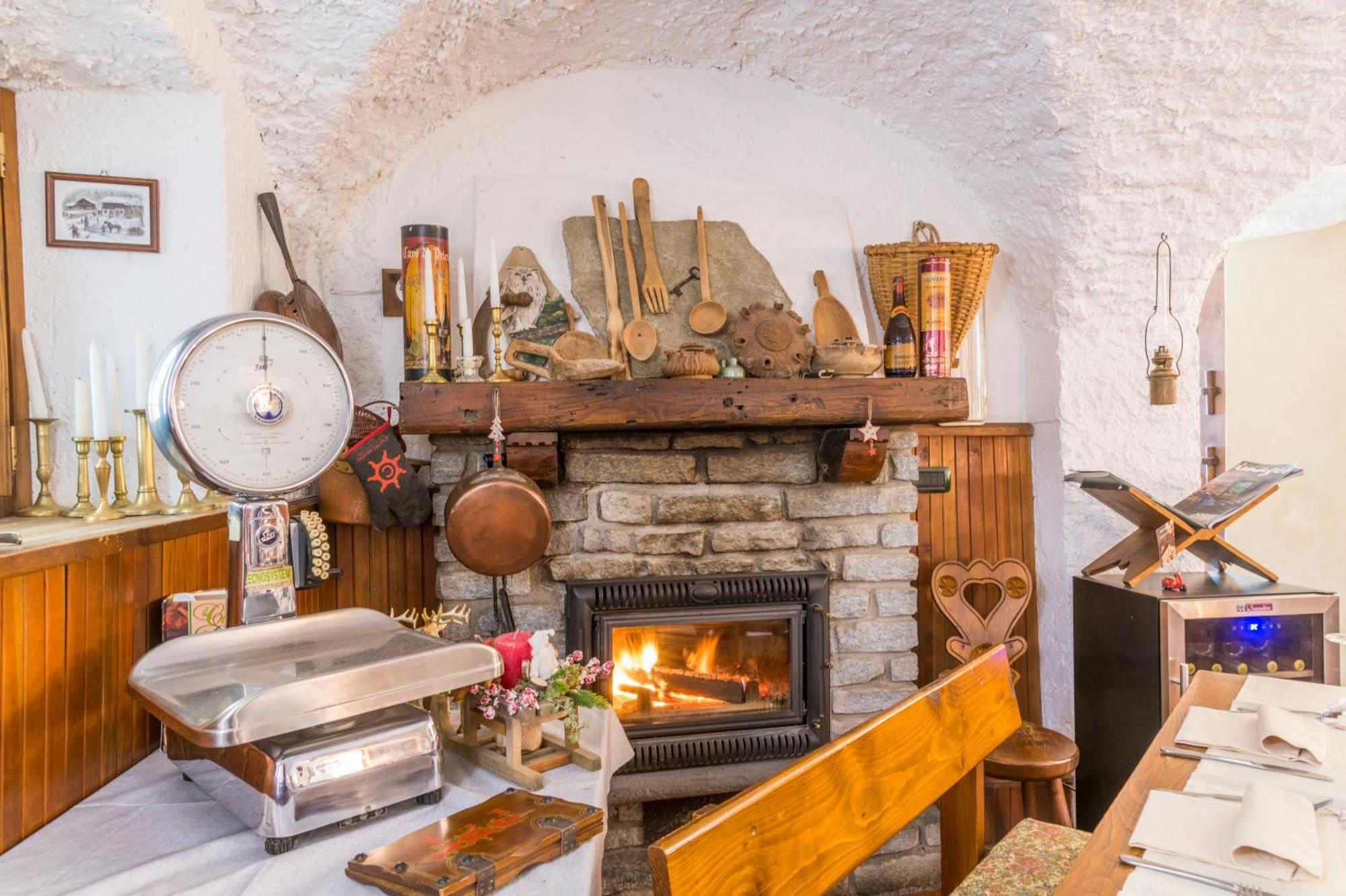 La Placette - Albergo Diffuso E Trattoria Usseaux Buitenkant foto