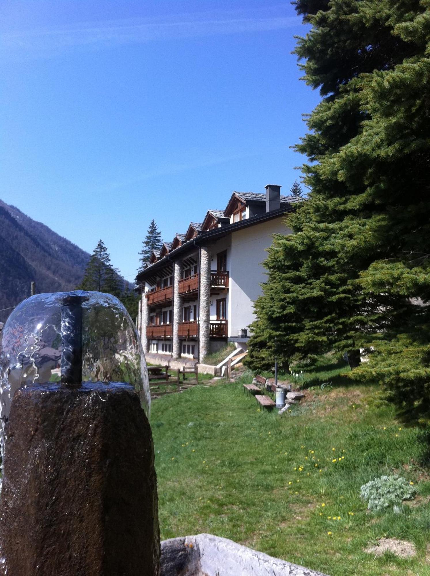 La Placette - Albergo Diffuso E Trattoria Usseaux Buitenkant foto