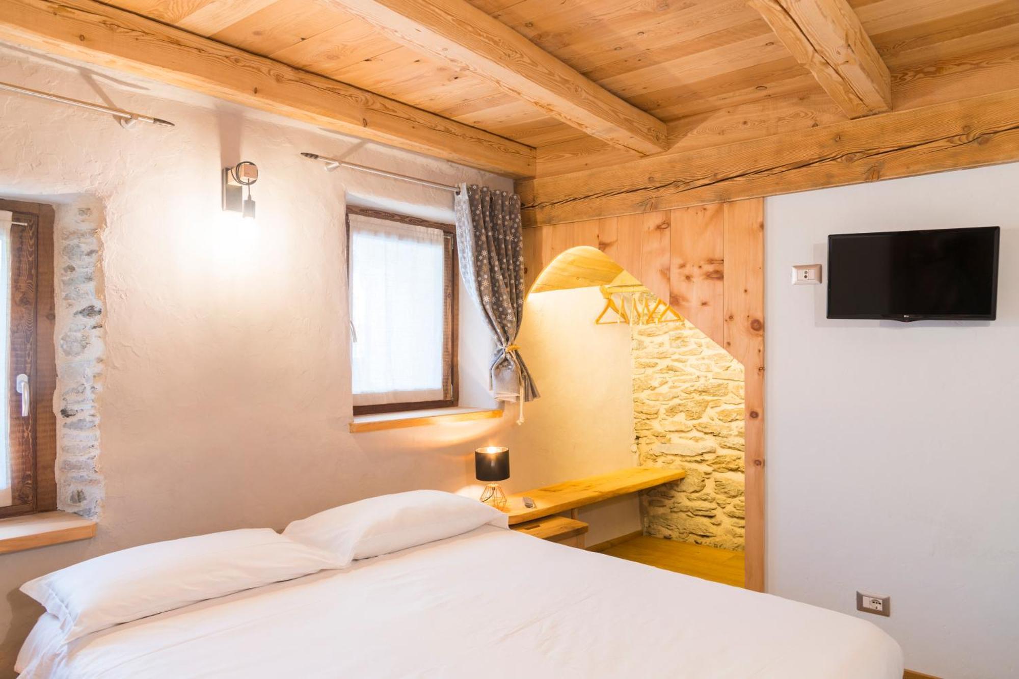 La Placette - Albergo Diffuso E Trattoria Usseaux Buitenkant foto