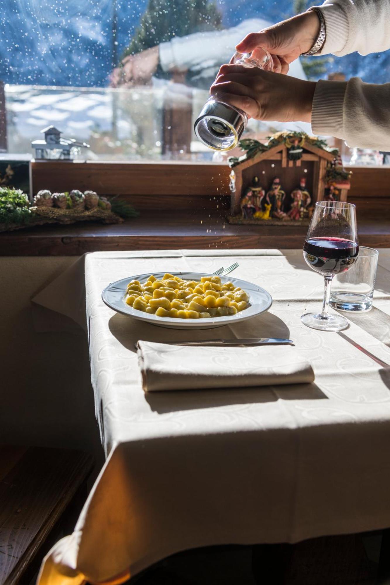 La Placette - Albergo Diffuso E Trattoria Usseaux Buitenkant foto